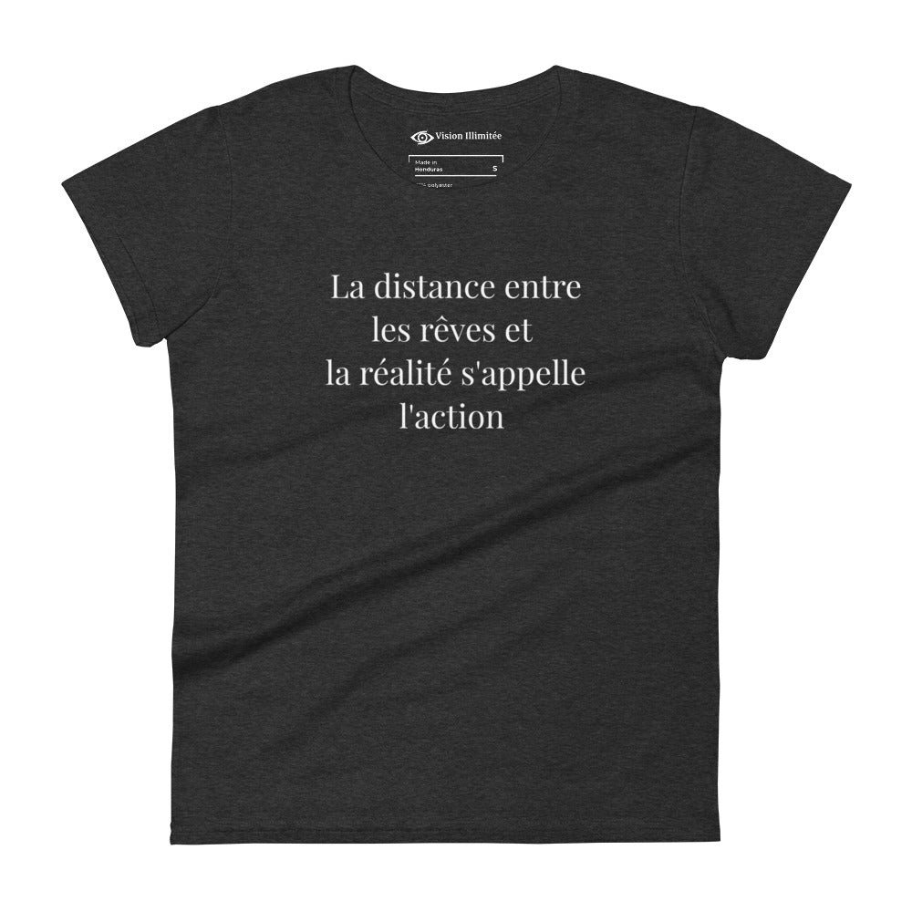 T-shirt à Manches Courtes Ajusté pour Femmes (La distance entre les rêves et la réalité s'appelle l'action)
